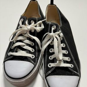 (EUC) Faded Glory Black & White Womens Canvas Sneakers - Mens size 7 / W…